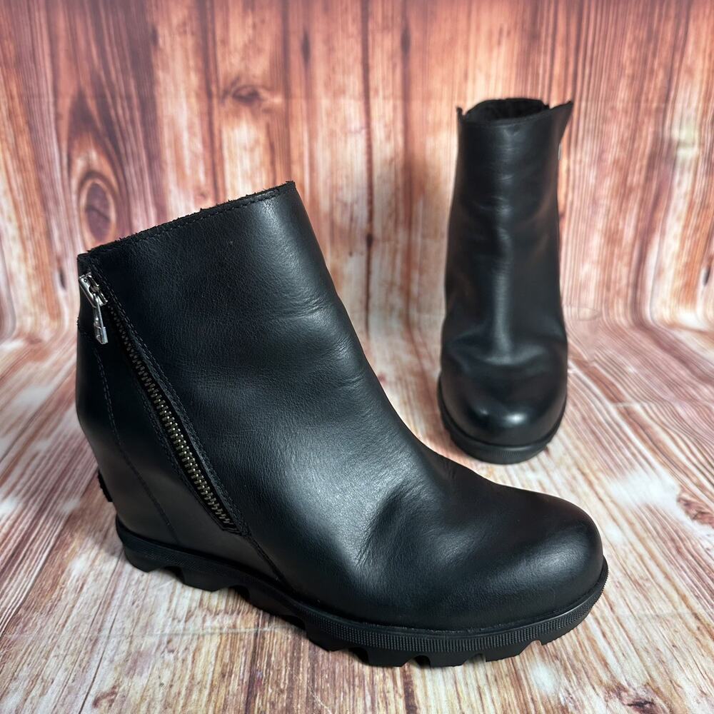 Sorel JOAN OF ARCTIC Womens Size 8.5 Black Leather Zip Wedge Heel Boots Booties